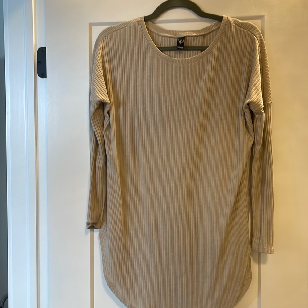 Windsor Beige, Long boyfriend style top